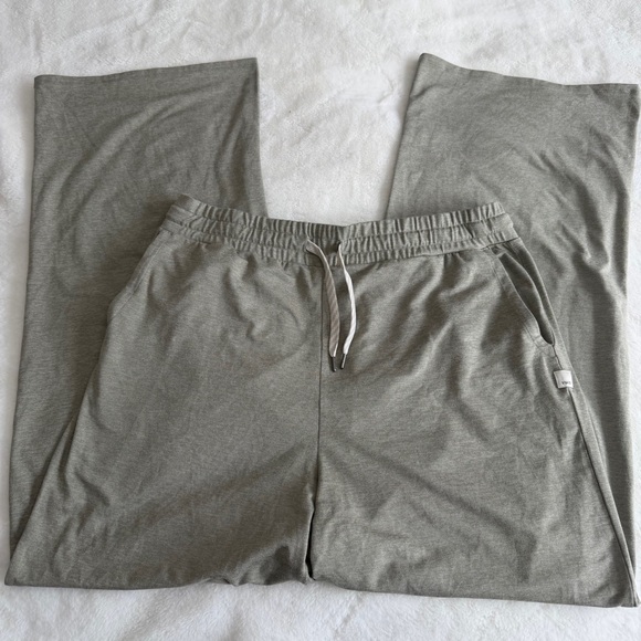 Vuori Halo Essential Wide Leg Pants Women’s Large - Picture 2 of 10